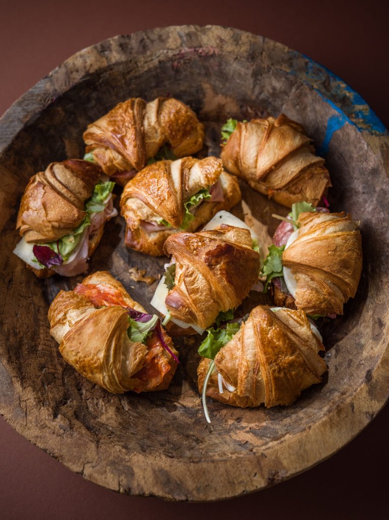 Croissant Selection Box - 8 croissante cu umpluturi premium